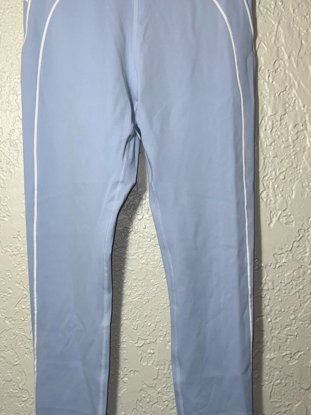 ALO Yoga Light Blue V‑Neck Sports Bra & Matching Leggings Set